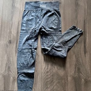 VS Pink Seamless Yoga Leggings w/ ribbed texture, mixed grey